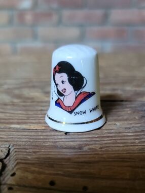 Vintage Snow White Porcelain Bone China Thimble with Gold Trim